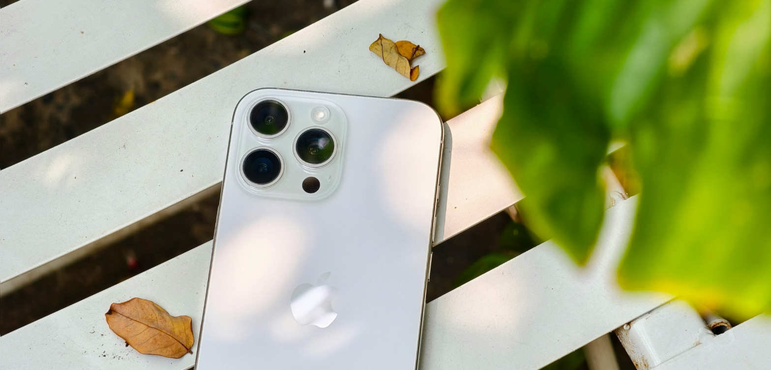 White TItanium iPhone 16 Pro Max