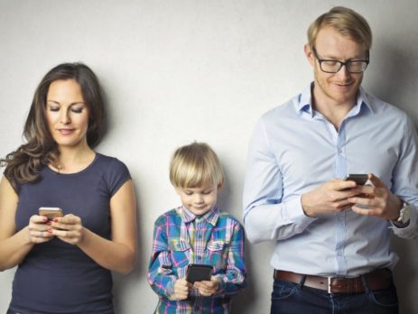 Barnets første smartphone: 4 ting, der skal overvejes