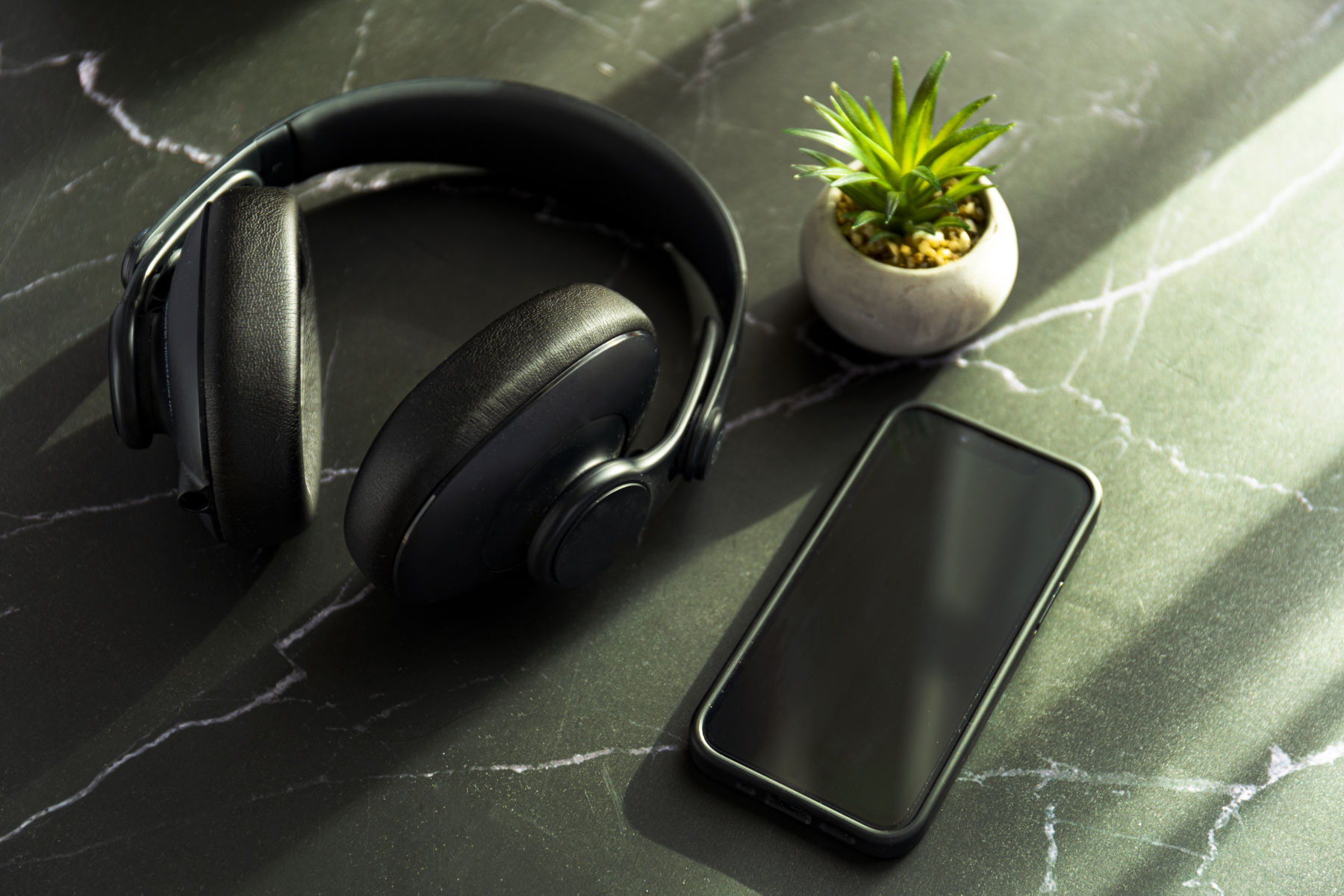 Creating a Hi-Fi Haven: Integrating Your iPhone with High-Quality Audio Systems
