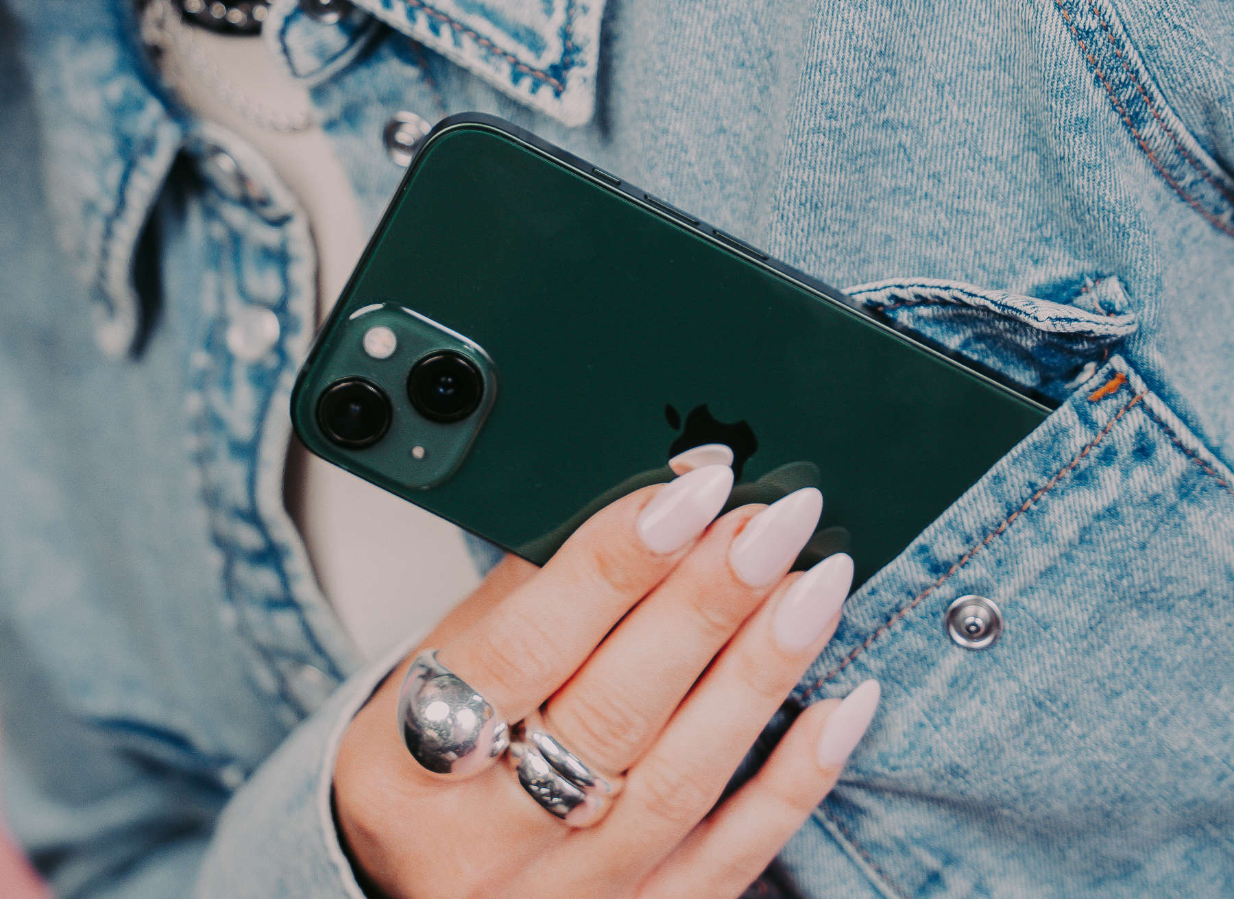 Biometrická autentizace v mobilních platbách: Pokroky ve Face ID a Touch ID