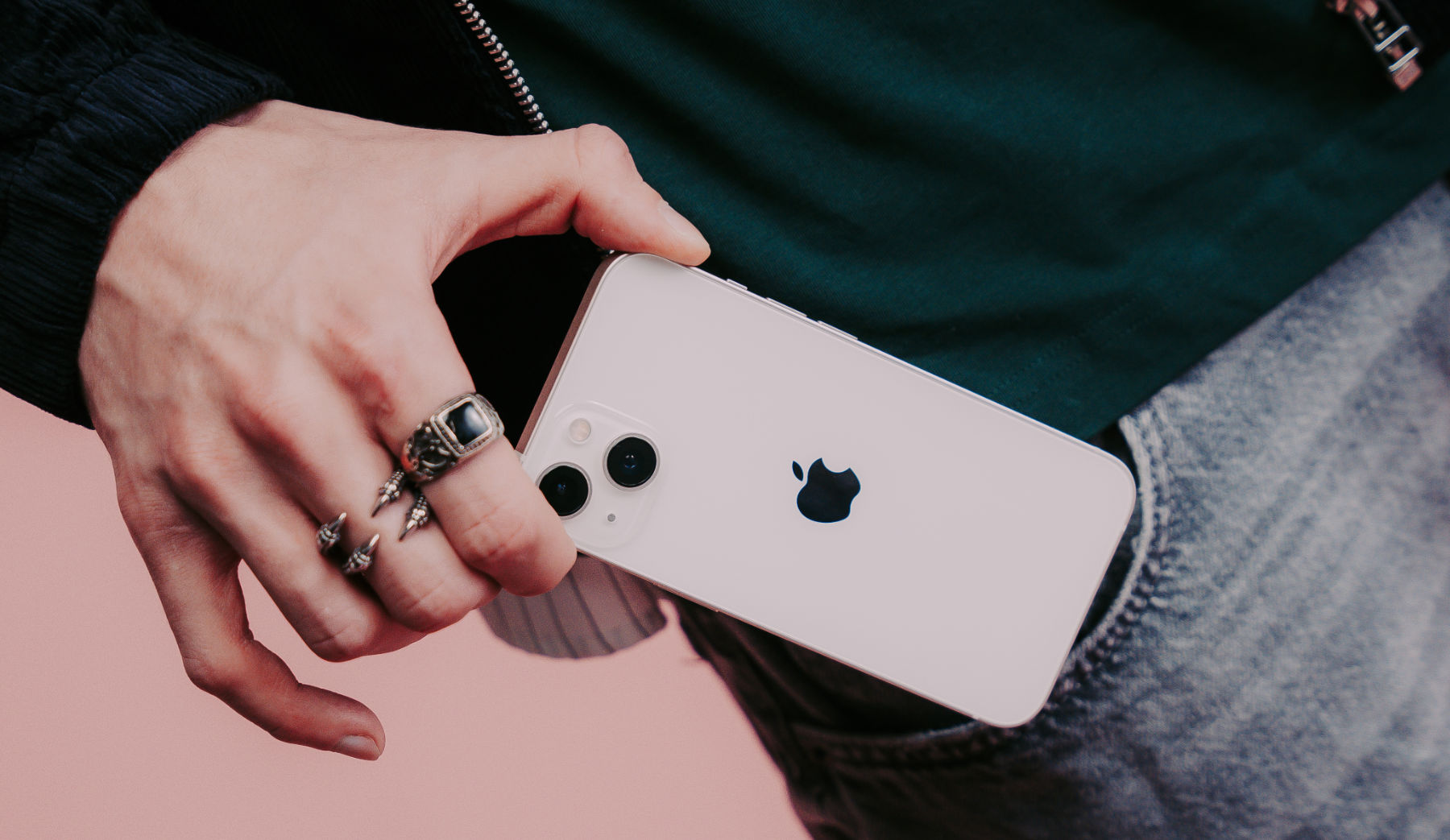 Apple Pay Cash: Podrobný pohled na transakce mezi jednotlivci na iPhonu