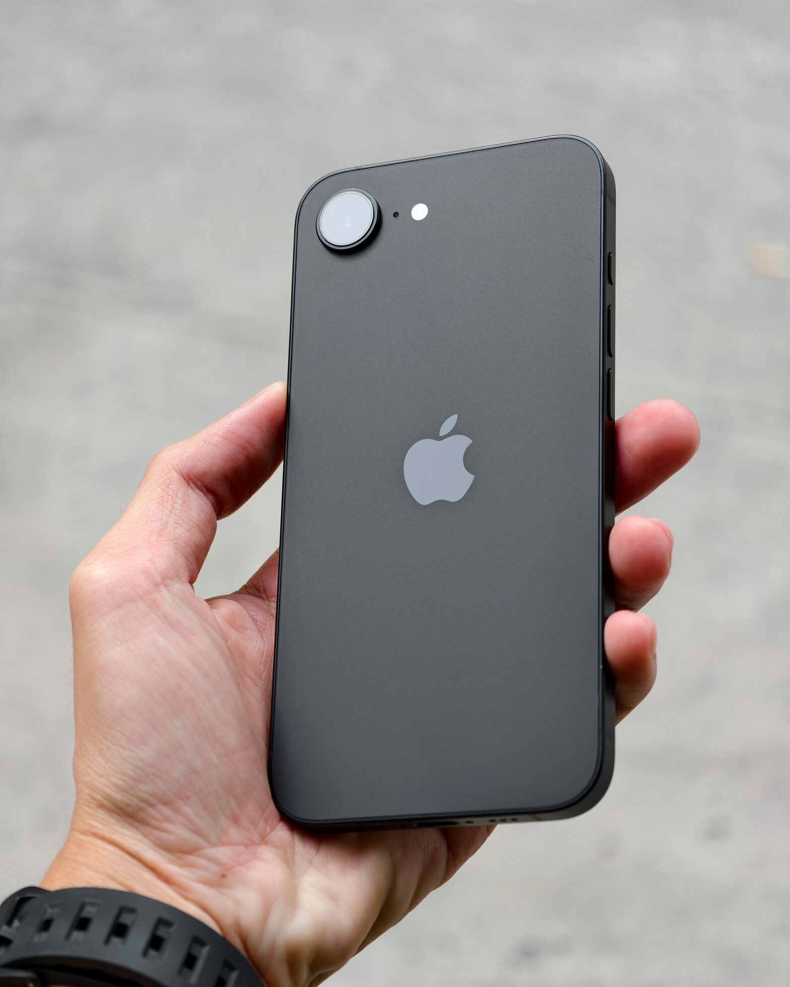 iPhone 16e